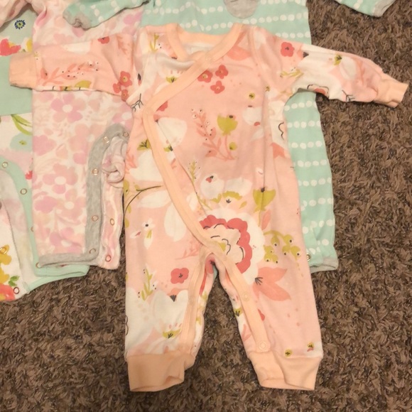 (5) One-piece Outfits - Picture 6 of 9